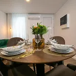 Nyaraló Glow House