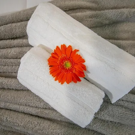 Glow House Nyaraló *